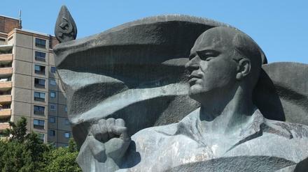 Das Ernst-Thälmann-Denkmal ist dem ehemaligen Vorsitzenden der Kommunistischen Partei Deutschlands (KPD) gewidmet.