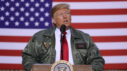 US-Präsident Donald bei einer Rede vor US-Soldaten im Irak 