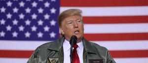 US-Präsident Donald bei einer Rede vor US-Soldaten im Irak 