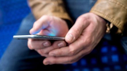 Rund 57 Millionen Menschen in Deutschland verwenden ein Smartphone.