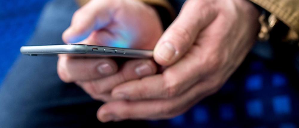 Rund 57 Millionen Menschen in Deutschland verwenden ein Smartphone.