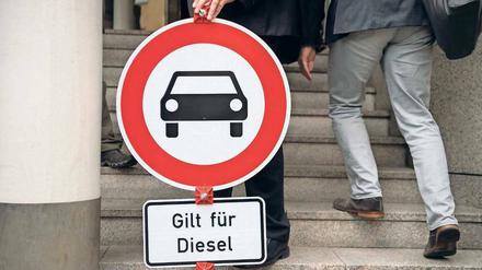 Es wird ernst. Von Januar an gibt es flächendeckend ein Fahrverbot in Stuttgart, im Sommer folgen einige Berliner Straßen. 