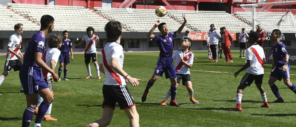 Im Oktober spielten die „Wildschweine“ in Argentinien gegen die Jugendmannschaft von River Plate Buenos Aires.