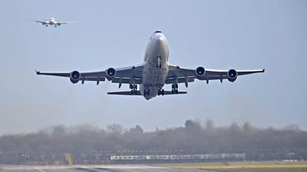 Flugverkehr am Londoner Airport Gatwick