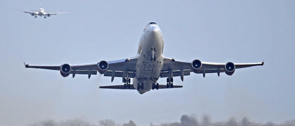 Flugverkehr am Londoner Airport Gatwick