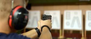Mit der Entschädigung ist die Affäre um die schadstoffbelasteten Schießstände der Berliner Polizei noch lange nicht aufgearbeitet.