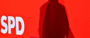 Der Schatten von Martin Schulz auf dem Logo der SPD