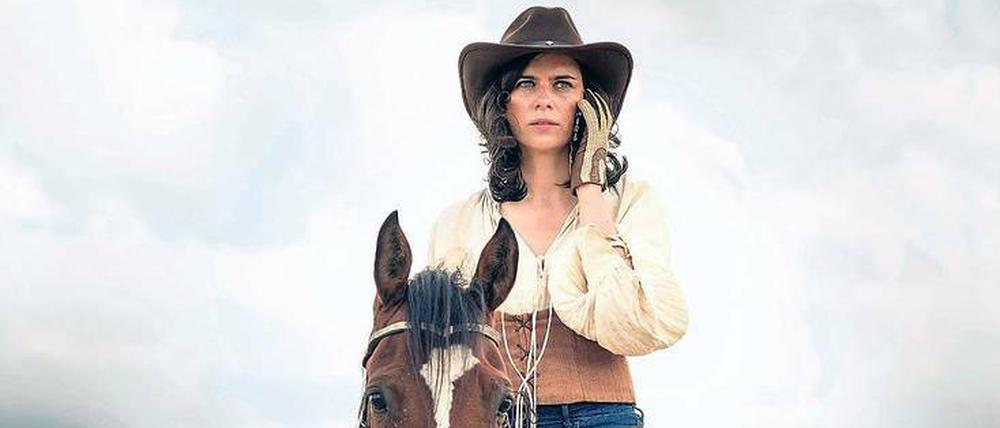 Fest im Sattel. Nora Tschirner geht als Western-Reiterin undercover.