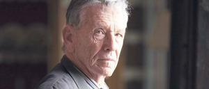 Mein Name sei Kraft. Er wurde als Amos Klausner geboren und nannte sich Oz, auf deutsch bedeutet das Stärke. Der Schriftsteller, Journalist und Friedensaktivist Amos Oz (4. Mai 1939 bis 28.12.2018).