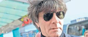 Lässiger Abflug. Weil die Qualifikation für die Fußball-EM blamabel verläuft, muss Löw gehen. Meint Harald Martenstein.