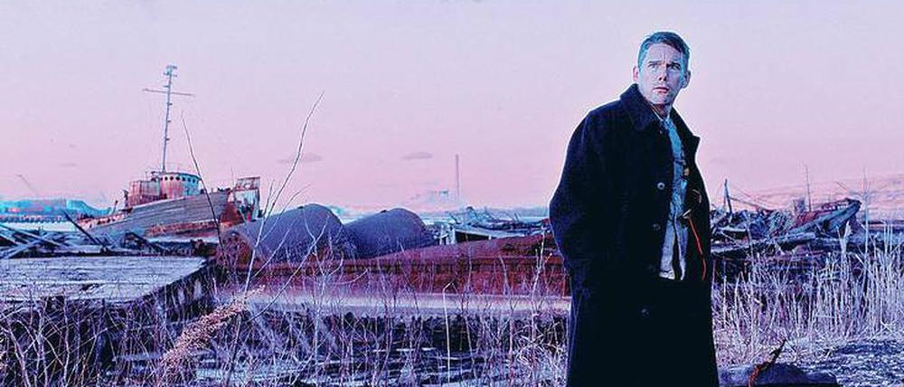 Ethan Hawke spielt in Paul Schraders „First Reformed“ den kranken Pfarrer einer kleinen US-Gemeinde. 