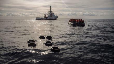 Aktuell sind wieder drei Schiffe ziviler Retter vor Libyen im Einsatz.  