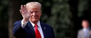 FILE PHOTO: U.S. President Donald Trump waves next to U.S. Ambassador to U.K. Woody Johnson as he leaves the latter&amp;apos;s residence, in London, Britain, July 13, 2018. REUTERS/Kevin Lamarque/File Photo