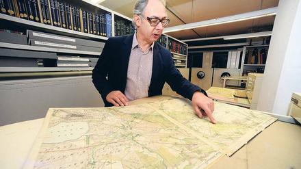 Wolfgang Crom ist Leiter der Kartenabteilung der Staatsbibliothek Unter den Linden.