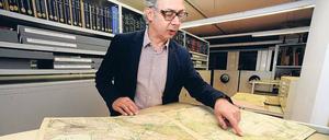 Wolfgang Crom ist Leiter der Kartenabteilung der Staatsbibliothek Unter den Linden.