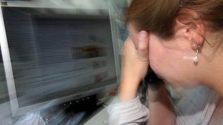 Alles zu viel. Vor allem Ältere schlucken für den Job leistungssteigernde Medikamente.