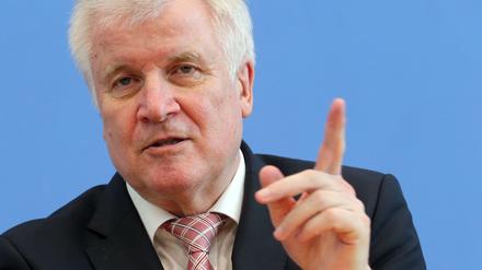 Horst Seehofer (CSU), Bundesminister für Inneres. 