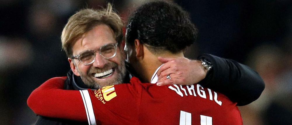 Der Trainer und sein Abwehrchef. Virgil van Dijk ist einer der Gründe, warum Jürgen Klopp mit dem FC Liverpool an der Tabellenspitze steht.