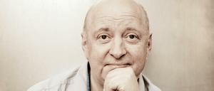 Der Autor und Entertainer blickt zusammen mit Christoph Jungmann, Hannes Heesch, Bov Bjerg und Manfred Maurenbrecher auf ein bewegtes Jahr zurück