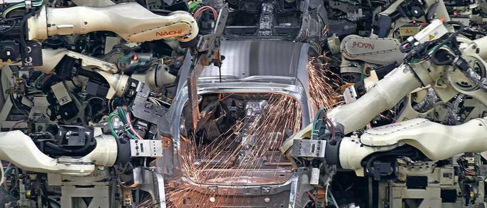 Allerhand. Hoch komplexe vollautomatische Systeme kosten viel Geld, stehen oft still und verharren auf derselben Entwicklungsstufe. „Nur Menschen können Prozesse verbessern.“