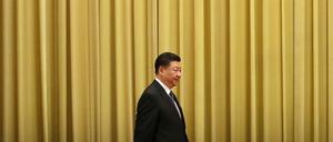 Der chinesische Präsident Xi Jinping kommt in die Große Halle des Volkes.
