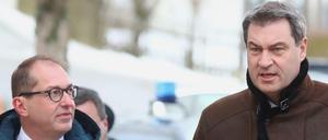 Der Erfahrene und der Nachfolger: Alexander Dobrindt (links) schaut vor dem CSU-Klausurteffen auf Markus Söder. 