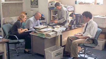 Reportage als Teamwork. Im oscarprämierten Film „Spotlight“ (2015), decken Journalisten einen Missbrauchsskandal in der katholischen Kirche auf. 