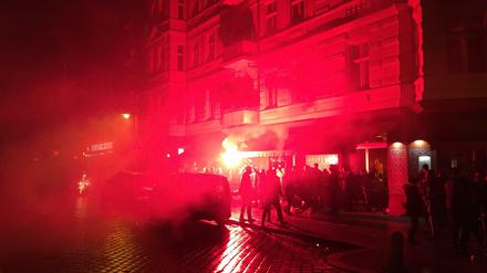 Feinstaub. So wie hier am Helmholtzplatz in Prenzlauer Berg sah es in Berlin in der Silvesternacht an vielen Ecken aus.