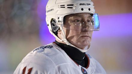 Wird so schnell nicht ausgewechselt: Putin beim Eishockey in Moskau. 