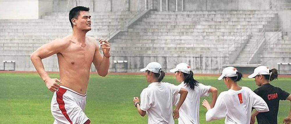 Macht er den chinesischen Fußball groß? Der frühere Basketballstar Yao Ming gilt als Kandidat für eine Spitzenposition in Chinas Fußballverband CFA.