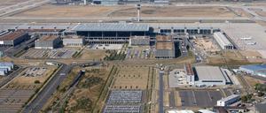 Blick auf das Gelände am Flughafen Berlin Brandenburg Airport Willy Brandt (BER).