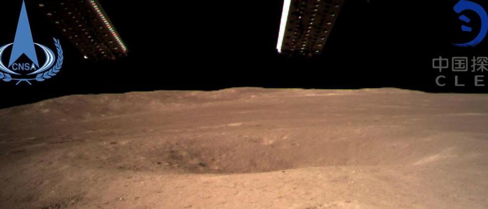 Eines der ersten Fotos von der Rückseite des Mondes, die Chang'e 4 übermittelt hat.