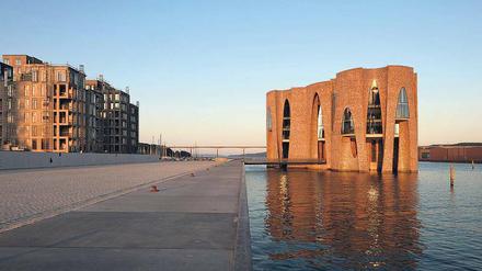 Gemeinsam mit Sebastian Behmann schuf der Künstler Olafur Eliasson im dänischen Vejle das „Fjordenhus“.