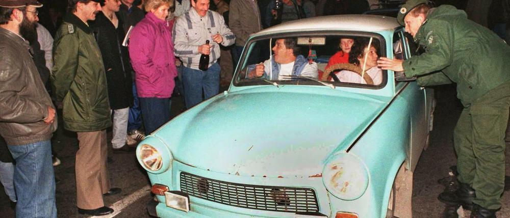 Viele DDR-Bürger reisten nach dem Mauerfall nach West-Berlin. Was sind Ihre Erinnerungen an diese Zeit? 