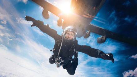 Hollywood-Schauspieler Tom Cruise ärgert sich darüber, dass Kinofilme wie „Mission Impossible: Fallout“ auf modernen Fernsehern häufig wie Soaps aussehen. Er ruft zur Abschaltung von Bildverbesserungsfunktionen auf. 