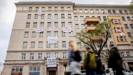 Der Protest in der Karl-Marx-Allee war offenbar erfolgreich. In Zukunft liegt eine Sperrminorität in öffentlicher Hand. 
