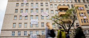 Der Protest in der Karl-Marx-Allee war offenbar erfolgreich. In Zukunft liegt eine Sperrminorität in öffentlicher Hand. 