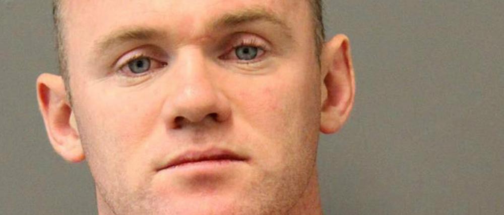 Nur kurz in Arrest. Wayne Rooney am Flughafen in Washington.