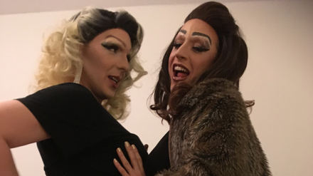 Nichts für Spontane: Das Make-up der beiden Drag Queens dauert acht Stunden.