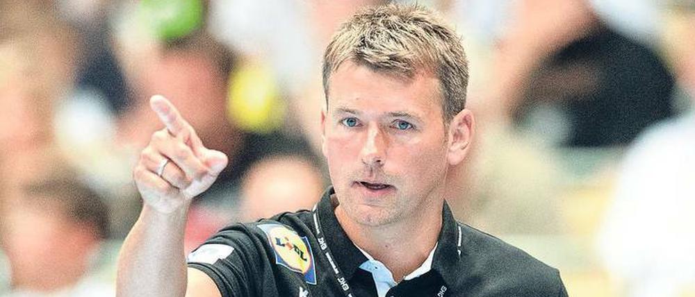Ein Kämpfer – als Spieler und Trainer. Zu aktiven Zeiten ließ sich Bundestrainer Christian Prokop freiwillig die Oberschenkel brechen, um die Karriere zu verlängern. Auch um seinen Job als Bundestrainer hat der 40-Jährige gekämpft.