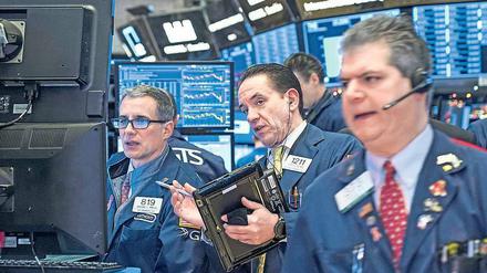 Besorgte Gesichter. Trader an der Wall Street. 