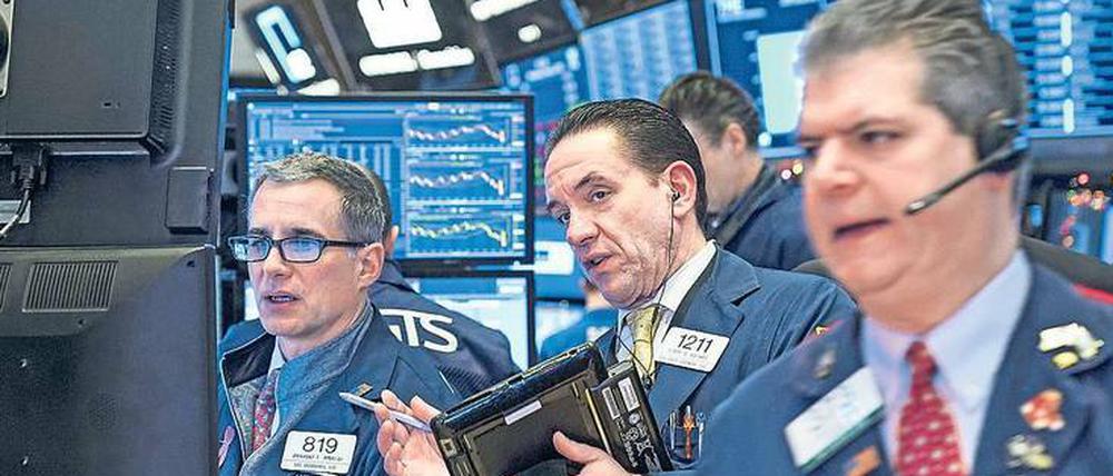 Besorgte Gesichter. Trader an der Wall Street.