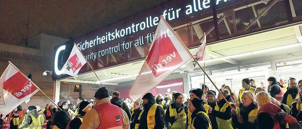 In Schönefeld wurde am frühen Montagmorgen gar nicht mehr abgefertigt. Die meisten Flüge starteten verspätet. 