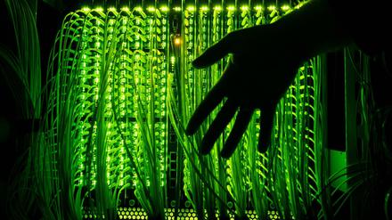 Finger weg. Datensicherheit geht nicht nur Behörden an, sondern auch Privatpersonen.