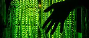 Finger weg. Datensicherheit geht nicht nur Behörden an, sondern auch Privatpersonen.