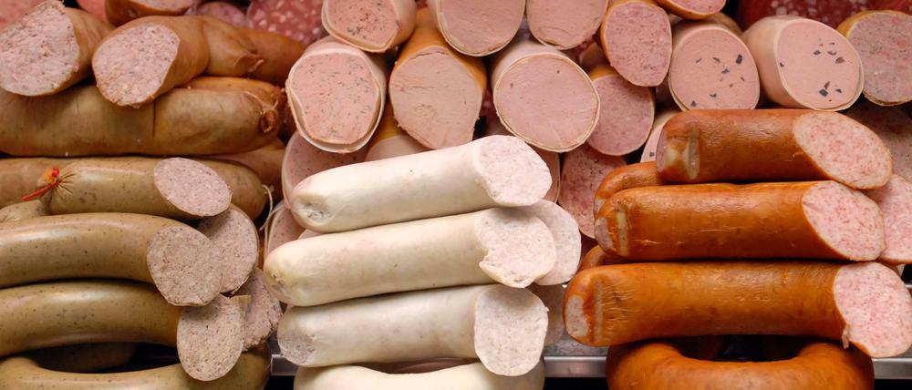 Finger weg. Übermäßiger Wurstkonsum ist ungesund.