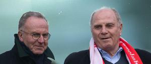 Karl-Heinz Rummenigge (l.) und Uli Hoeneß wehren sich die gegen die Kritik am Trainingslager in Katar.