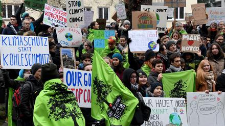Schüler in Kiel demonstrierten im Dezember unter dem Motto #FridaysForFuture und folgten damit dem Vorbild der Schwedin Greta Thunberg.