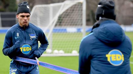 Zunächst allein. Karim Rekik ist zurück im Training.