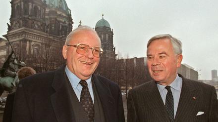 Werner Knopp (r) mit dem damaligen Bundespräsidenten Roman Herzog 1998 vor dem Berliner Dom.